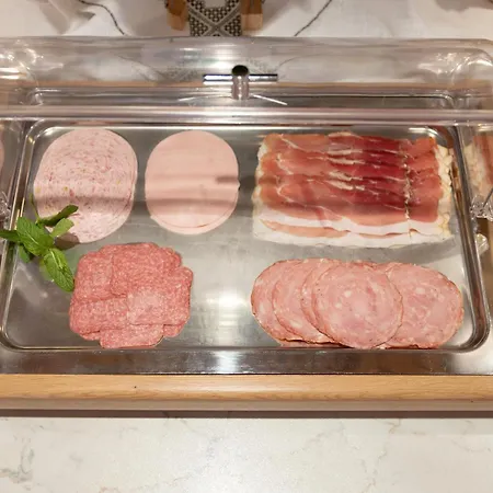 ホテル Pinzger トゥクス